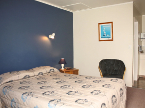 Commodore Court Motel