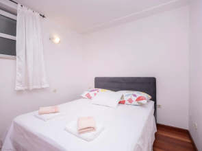 Palm garden apartment in center with big terrace