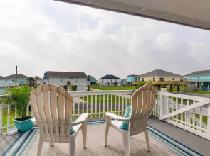 Walk to Shore: Home w/ Deck in Crystal Beach!