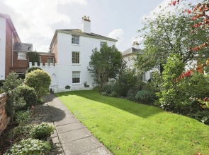 Stunning 4 Bed Semi-detached Home With Ample Space