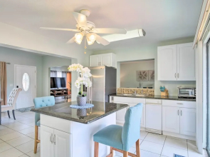 Cozy Melbourne Home w/ Deck & Pool: 5 Mi to Beach!