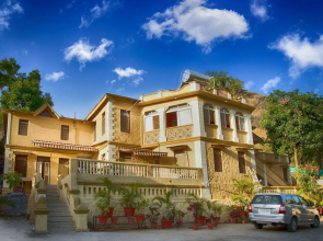 WelcomHeritage Connaught House, Mount Abu