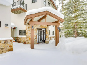 Vail Mountain Retreat w/ Hot Tub & Deck!