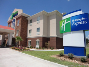 Holiday Inn Express Kenedy by IHG