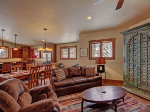 Casa De Plata 5 Bedroom Home by RedAwning