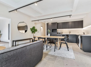 Clausen Hideaway Modern Apartment ID211