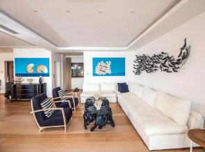 Beach Access 5 Bedroom Villa