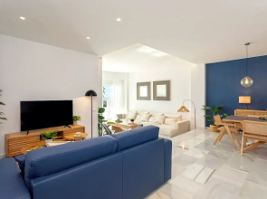 Exclusive 2BD Apartment With Private Terrace in Marbella Royal Gardens