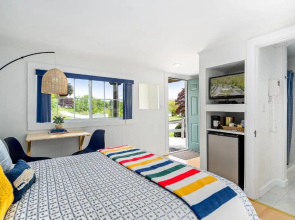 Seascape Motel & Cottages