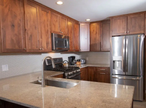 Winterplace 3 Br- Plenty Of Bedding- Great For Families 3 Bedroom Condo by RedAwning
