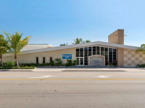 Downtown Hollywood Gardens Inn & Suites