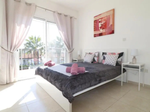 Cyking 2 bed Apartment with pool & 10 min to beach