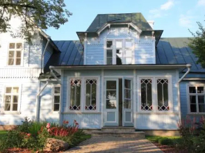 Lahe Guesthouse