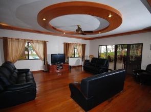 Edie's Bahay Aplaya and Spa