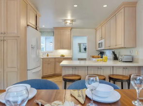 Goleta Getaway by Avantstay Private Backyard, 1.5mi to the Beach!