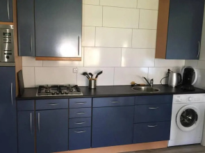 Bungalow op bedrijf met melkkoeien