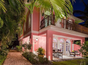 Waterfront Pink House With Private Dock Pool