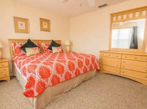 Lynval's Regal Palms Resort Townhome 4 Bedroom Townhouse by Redawning
