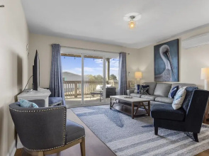 The Salty Pelican 2 Bedroom Townhouse by RedAwning