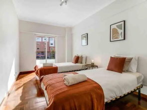 Bright Flat by Carcavelos Beach With Fast Wi-fi
