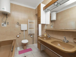 Romeo & Juliet Apartment