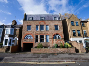 Urban Living's - The King Edward II Luxury Apartment in the heart of Windsor