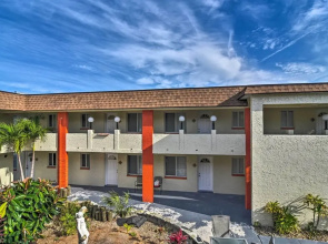 Cozy Indian Rocks Beach Condo - Steps to Beach!