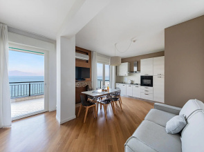 Residenza Miralago With Pool - Two-bedroom Apartment With Lake View
