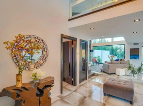 Troy Dr - Sleek & Modern Hollywood Hills Home With Stunning Views