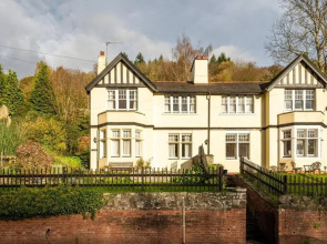 Beautiful 4-bed House in Monmouth