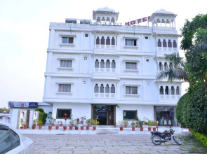 Hotel J M D Palace