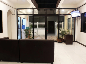 Luna Oslob Travellers Inn