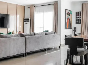 Urban Pumpkin 3-bedroom Apartment, Ikoyi