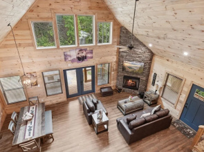Bear View Retreat 2 Bedroom Cabin by RedAwning
