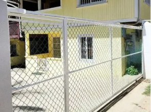 2 bedroom apartmen in the heart of west end!