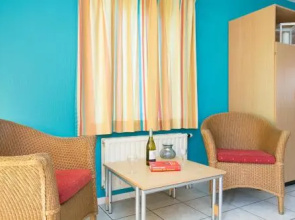 Restyled Bungalow With 2 Bathrooms, Near the Beach