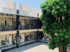 Asmi Hotel