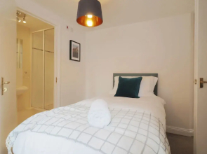 Kings Corner- Townhouse in the city