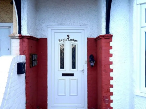 Regis Lodge Guesthouse