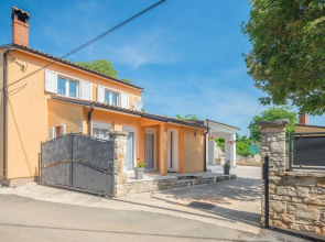 Stunning Home in Rovinjsko Selo With Wifi and 2 Bedrooms