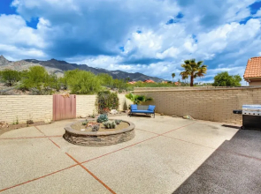 Tucson Townhome w/ Mountain View, Pool Access!