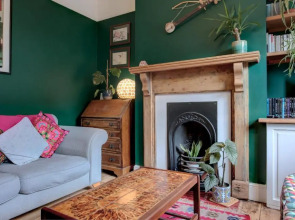 Perfect for contractors Arty and Quirky cozy house with free parking