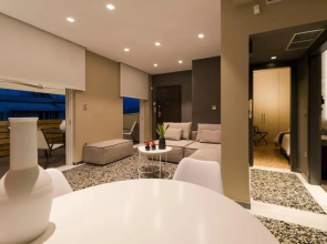 Ma Maison Nο 1, Penthouse, Acropolis and Lycabettus view, Ultra High Speed Internet 300 Mbps, 15' to Acropolis by metro, 1' from Metro Station