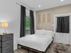 Large 6BR Lakefront Home With Private Pool & Views