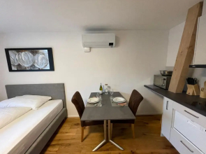 SCHNYDER'S HOME Studio_2