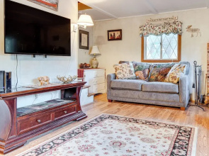 < 1 Mi to Lake Winnipesaukee: Family Winter Escape