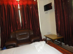 Royal Giraffe Hotel