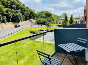 Cheerful 2-Bed Townhouse in Wakefield with Parking