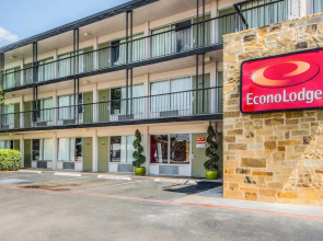Econo Lodge Airport I-35 North