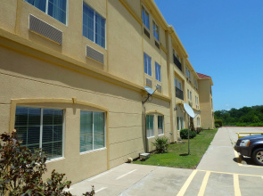 Americas Best Value Inn & Suites Gun Barrel City